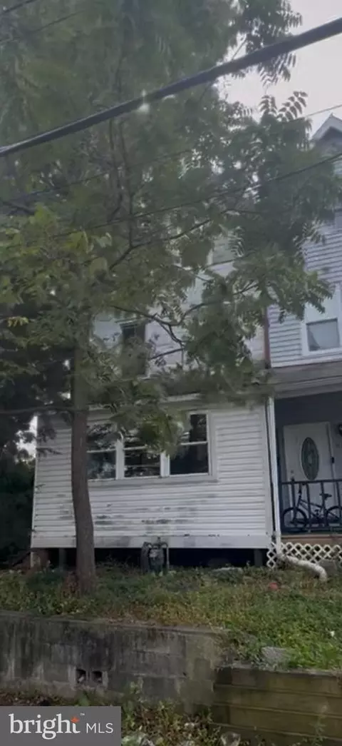 1028 Pine St, Darby, PA 19023