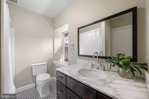 Bath - 103 Walnut Ave, Wayne, PA 19087 photo 5 of 6
