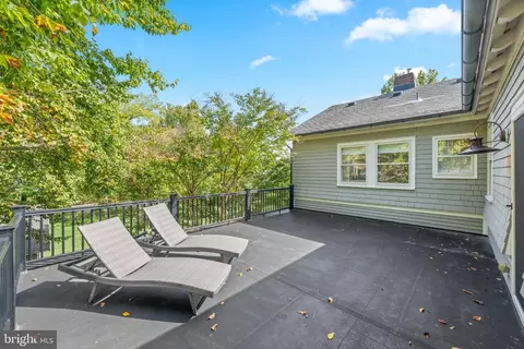 Exterior - 103 Walnut Ave, Wayne, PA 19087 photo 6 of 12
