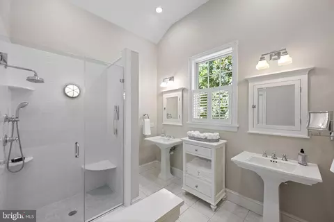 Bath - 103 Walnut Ave, Wayne, PA 19087 photo 2 of 6