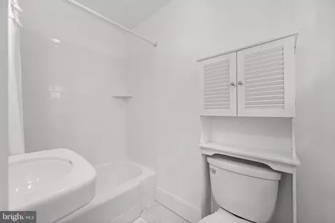 Bath - 103 Walnut Ave, Wayne, PA 19087 photo 4 of 6