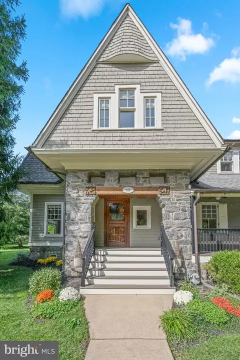 Exterior - 103 Walnut Ave, Wayne, PA 19087 photo 2 of 12
