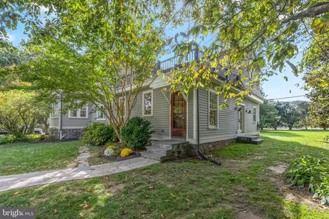 Exterior - 103 Walnut Ave, Wayne, PA 19087 photo 9 of 12