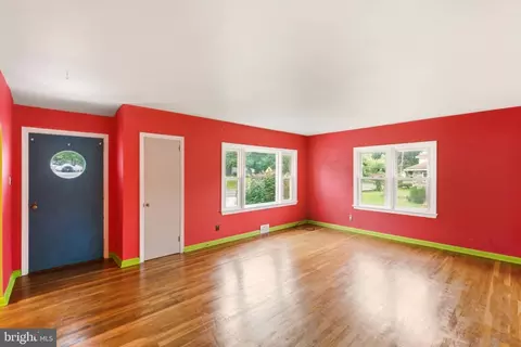 Living - 1850 Larkin Rd, Boothwyn, PA 19061 photo 3 of 3