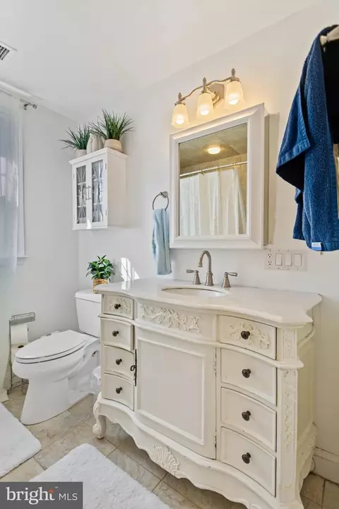 Bath - 500 E Lancaster Ave # 112, Wayne, PA 19087 photo 1 of 2