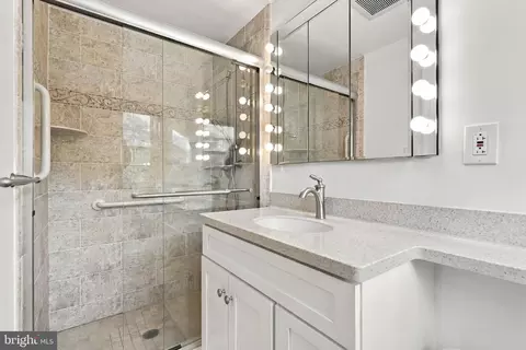 Bath - 624 W Wayne Ave, Wayne, PA 19087 photo 2 of 3