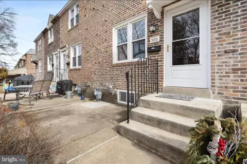 233 N Bishop Ave, Clifton Heights, PA 19018