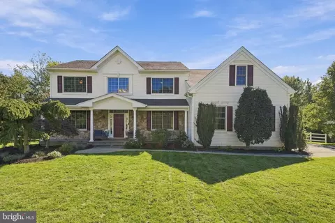 47 Venuti Dr, Aston, PA 19014