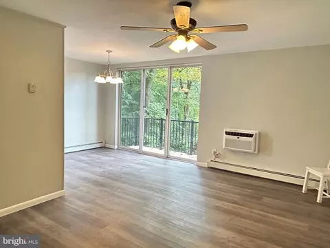 100 E Glenolden Ave #F4, Glenolden, PA 19036