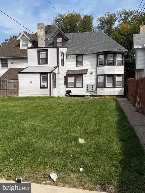 122 Main St, Darby, PA 19023