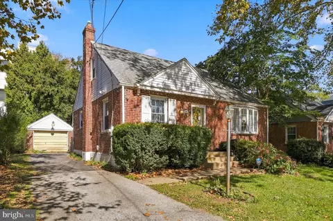 7 Golf Rd, Darby, PA 19023