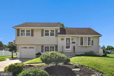 3560 Swiftwater Ln, Brookhaven, PA 19015