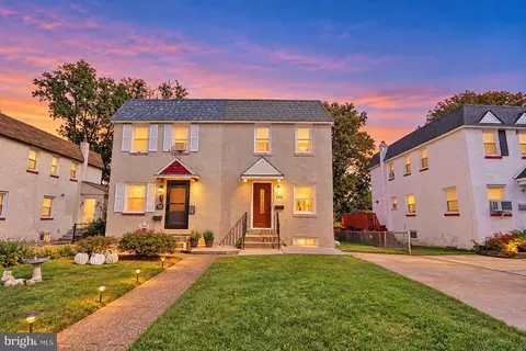 186 Crum Creek Dr, Woodlyn, PA 19094