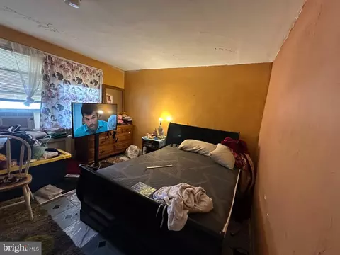 Bedroom - 404 Long Ln, Darby, PA 19082 photo 4 of 6