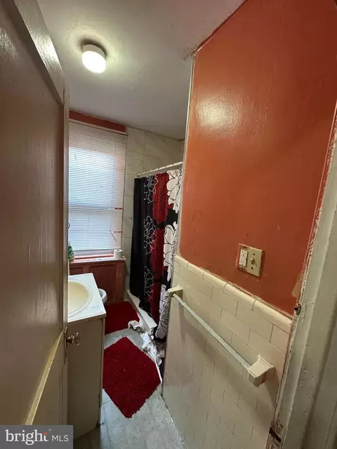 Entry Way - 404 Long Ln, Darby, PA 19082 photo 3 of 4