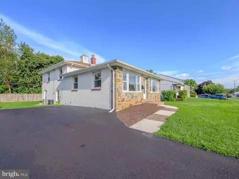 2989 Eastburn Ave, Broomall, PA 19008