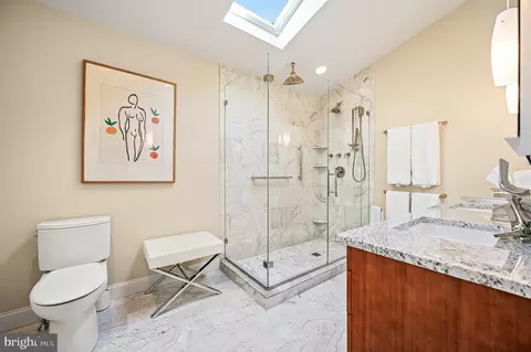 Bath - 9 Briarcrest Dr, Rose Valley, PA 19086 photo 2 of 8
