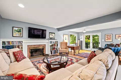 Living - 9 Briarcrest Dr, Rose Valley, PA 19086 photo 1 of 2