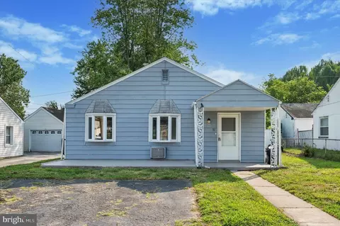 31 Scarlet Ave, Aston, PA 19014