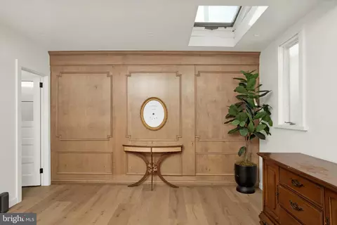 Entry Way - 41 Sunshine Rd, Darby, PA 19082 photo 4 of 9