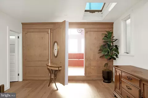 Entry Way - 41 Sunshine Rd, Darby, PA 19082 photo 5 of 9