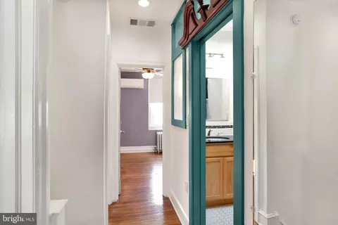Entry Way - 41 Sunshine Rd, Darby, PA 19082 photo 6 of 9
