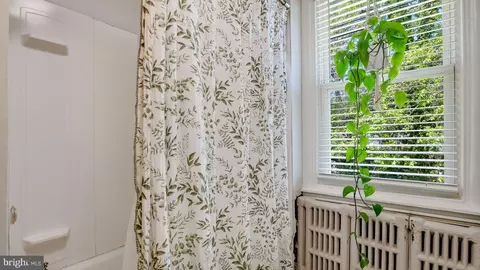 Bath - 264 N Aberdeen Ave, Wayne, PA 19087 photo 1 of 1