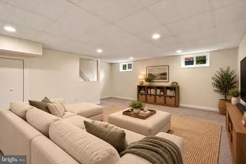 Living - 75 Nield Rd, Springfield, PA 19064 photo 4 of 4