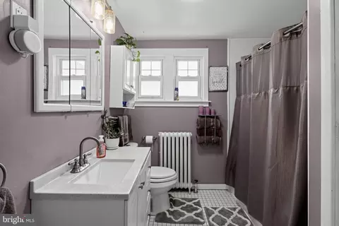 Bath - 4 Oakley Rd, Darby, PA 19082 photo 3 of 4