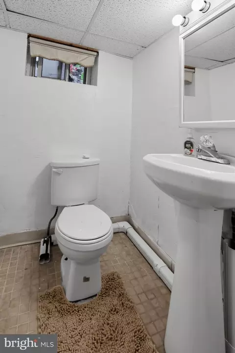 Bath - 4 Oakley Rd, Darby, PA 19082 photo 4 of 4