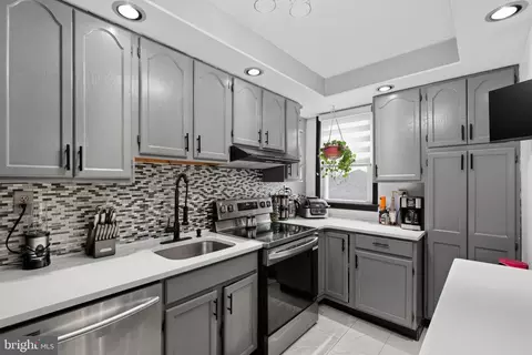 Kitchen - 4 Oakley Rd, Darby, PA 19082 photo 3 of 4