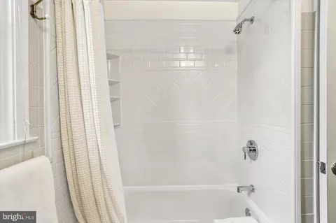 Bath - 500 E Lancaster Ave #105C, Wayne, PA 19087 photo 2 of 2