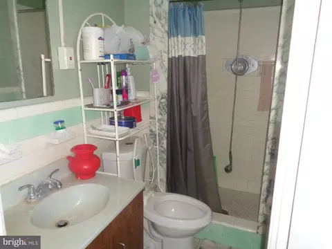 Bath - 7236 Brent Rd, Darby, PA 19082 photo 1 of 4