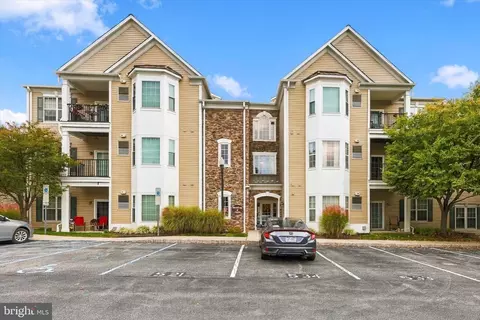 423 Creekside Dr #423, Brookhaven, PA 19015