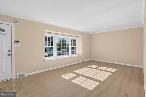 Living - 15 Mulberry, Boothwyn, PA 19061 photo 2 of 7