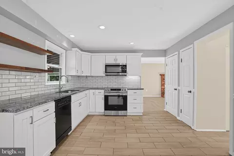 Entry Way - 15 Mulberry, Boothwyn, PA 19061 photo 1 of 3