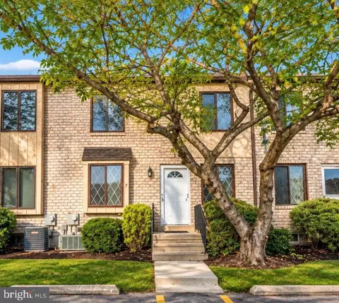 5200 Hilltop Dr #AA7, Brookhaven, PA 19015