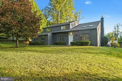 3 Harvey Ln, Newtown Square, PA 19073