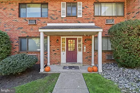 1 Lawrence Rd #J2B, Broomall, PA 19008