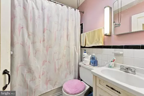 Bath - 7281 Glenthorne Rd, Darby, PA 19082 photo 1 of 1