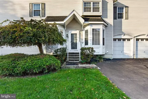 112 Portsmouth Cir, Glen Mills, PA 19342