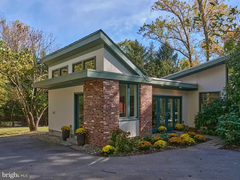 Exterior - 803 Maple Glen Rd, Wayne, PA 19087 photo 5 of 10