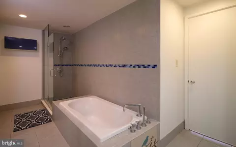 Bath - 803 Maple Glen Rd, Wayne, PA 19087 photo 5 of 5