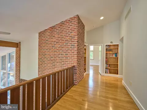 Entry Way - 803 Maple Glen Rd, Wayne, PA 19087 photo 3 of 4