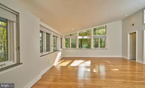 Living - 803 Maple Glen Rd, Wayne, PA 19087 photo 5 of 5