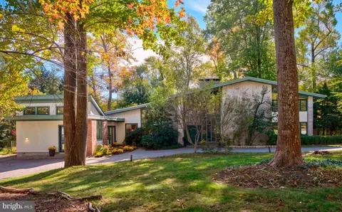 Exterior - 803 Maple Glen Rd, Wayne, PA 19087 photo 2 of 10