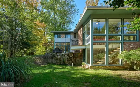 Exterior - 803 Maple Glen Rd, Wayne, PA 19087 photo 3 of 10