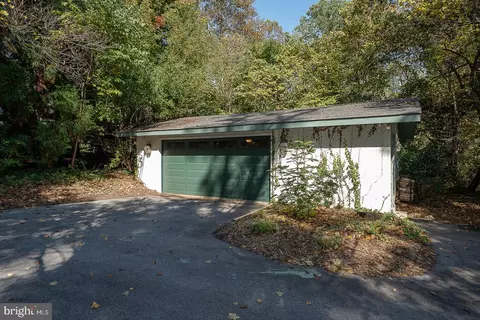 Exterior - 803 Maple Glen Rd, Wayne, PA 19087 photo 9 of 10