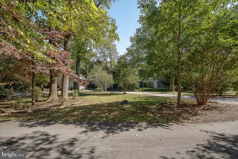 Exterior - 803 Maple Glen Rd, Wayne, PA 19087 photo 6 of 10