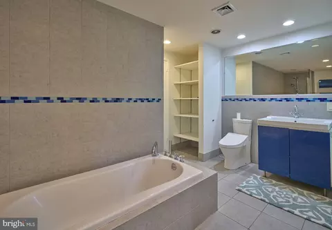 Bath - 803 Maple Glen Rd, Wayne, PA 19087 photo 4 of 5